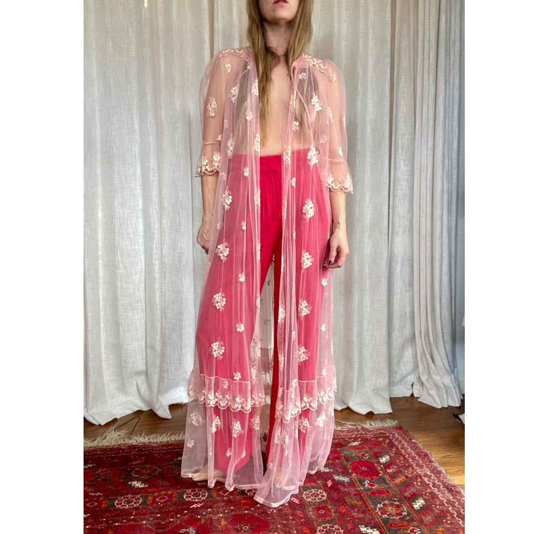 VINTAGE PINK EMBROIDERED LACE ROBE